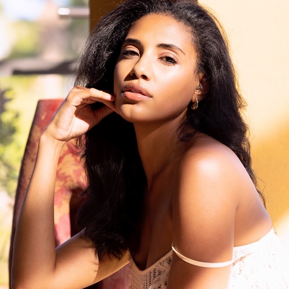 Meet your Posher, Chloe' - Picture 1 of 4